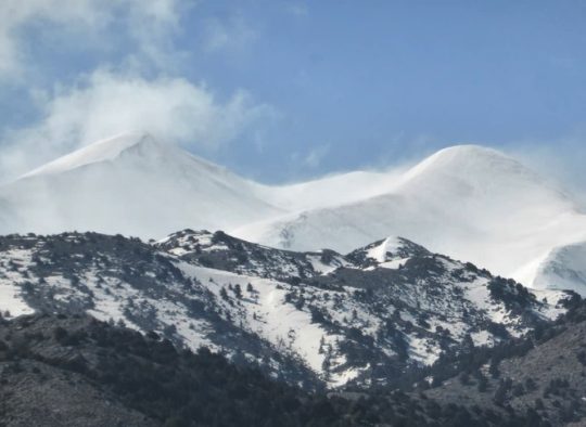 Grèce - Crète - De montagne en montagne avec en arrière plan la mer