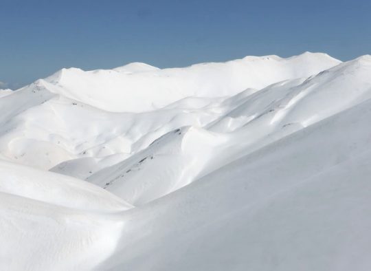 Grèce - Crète - De montagne en montagne avec en arrière plan la mer