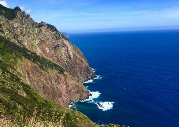 Sentiers à terre et sortie en mer - Les matins du monde