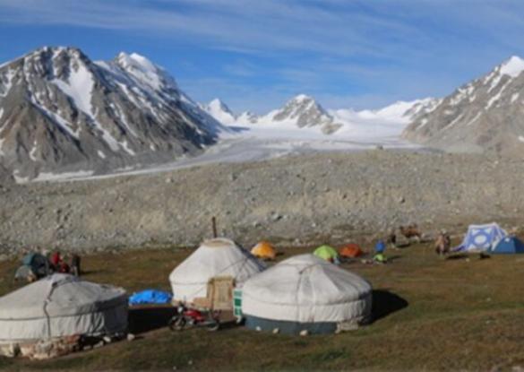 Ski de randonnée dans les monts célestes de l’Altaï Mongol - Les matins du monde